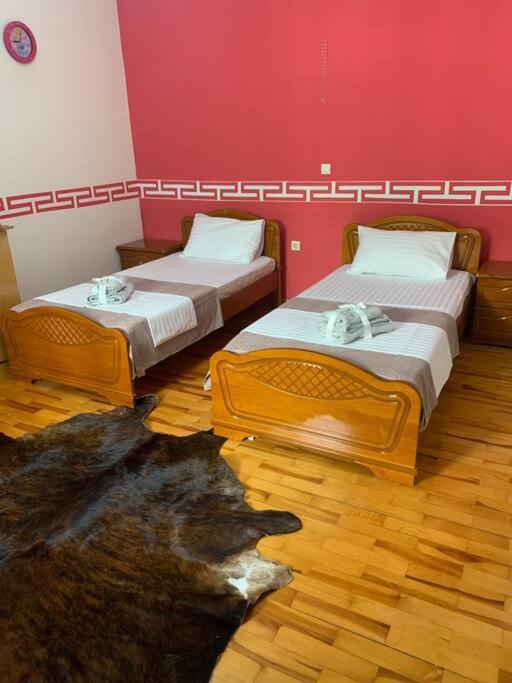 Christina'S House With 2 Bedrooms And Free Parking Gjirokastër 외부 사진