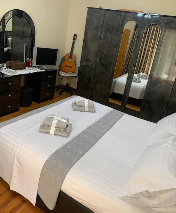 Christina'S House With 2 Bedrooms And Free Parking Gjirokastër 외부 사진