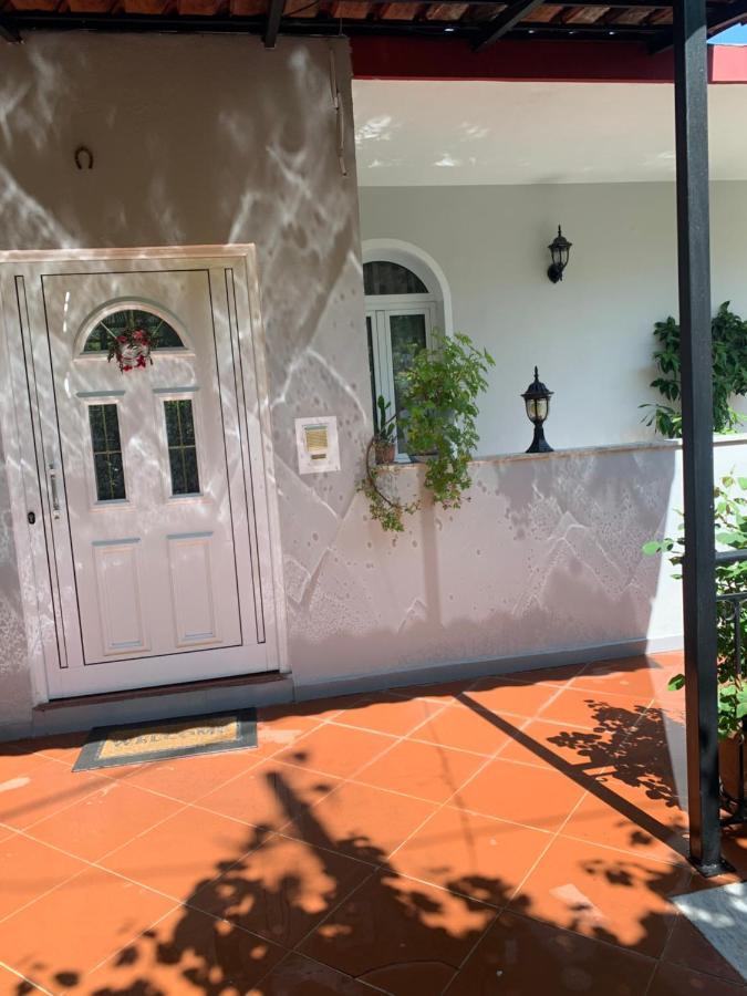 Christina'S House With 2 Bedrooms And Free Parking Gjirokastër 외부 사진